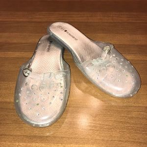 No Boundaries clear and silver slip on